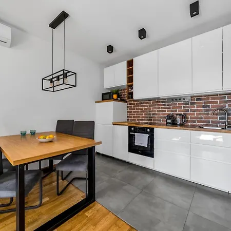 Modern 2br Balcony Free Private Parking Arkadia *