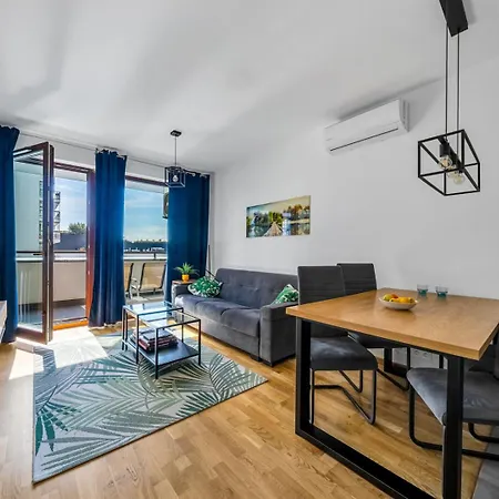 Modern 2br Balcony Free Private Parking Arkadia Varsó