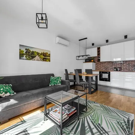 Modern 2br Balcony Free Private Parking Arkadia Apartman *
