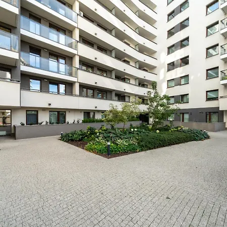 Modern 2br Balcony Free Private Parking Arkadia * Varsó